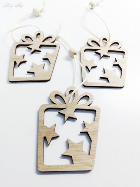 6 Holzanhänger Geschenk mit Sternen